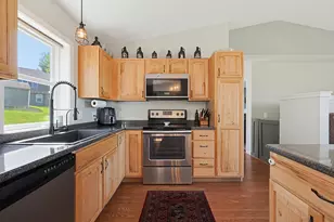 72 Frost Hill Ave, Lisbon, ME 04252 - Photo 9