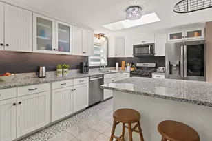 2 Little Brook Dr, Falmouth, ME 04105 - Photo 9