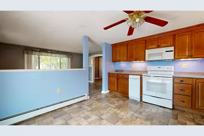 533 W Broadway, Lincoln, ME 04457 - Photo 9