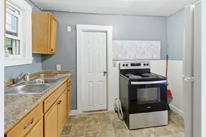 82 Hampshire Street, Auburn, ME 04210 - Photo 9