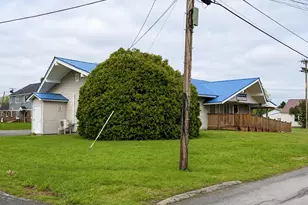 33 Davis St, Presque Isle, ME 04769 - Photo 15