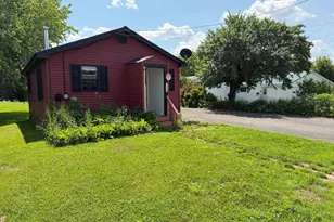 83 Exchange St, Presque Isle, ME 04769 - Photo 3