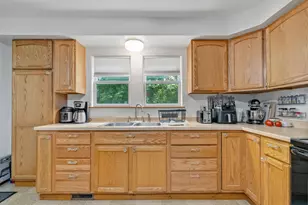 8 Thompson St, Lewiston, ME 04240 - Photo 5