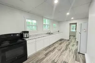 127 Anson St, Farmington, ME 04938 - Photo 9