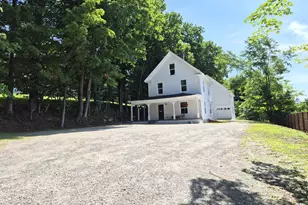 127 Anson St, Farmington, ME 04938 - Photo 3
