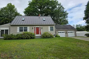 137 Barlen St, Farmington, ME 04938 - Photo 1