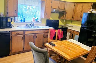 14 New York St, Millinocket, ME 04462 - Photo 3