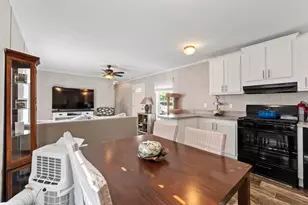 21 Purington Ave, Mechanic Falls, ME 04256 - Photo 9