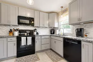 35 Ashmount St, Lewiston, ME 04240 - Photo 7