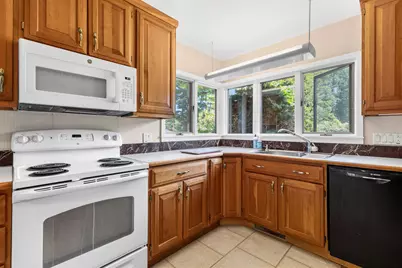 10 Barkley Avenue, Auburn, ME 04210 - Photo 9