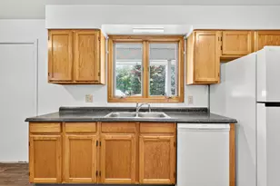 220 Congress Cir, Topsham, ME 04086 - Photo 11
