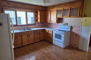 205 Bowdoin St, Millinocket, ME 04462 - Photo 9