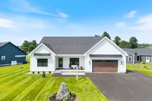 10 Magnolia Dr, Old Orchard Beach, ME 04064 - Photo 1