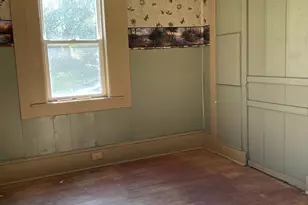 33 Pleasant St, Calais, ME 04619 - Photo 9