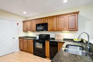 100 Shepard's Cove Rd, Kittery, ME 03904 - Photo 9