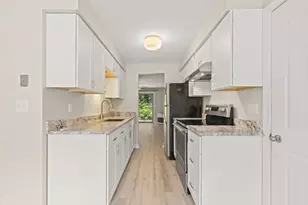 19 Stratton Rd, Scarborough, ME 04074 - Photo 3