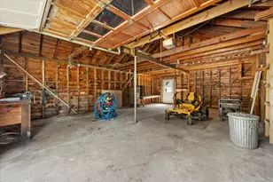240 W Main St, Searsport, ME 04974 - Photo 23