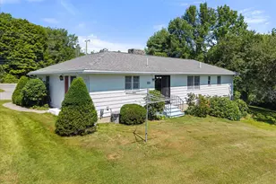 240 W Main St, Searsport, ME 04974 - Photo 3