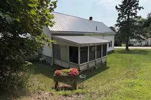 34 Lincoln St, Dexter, ME 04930 - Photo 3