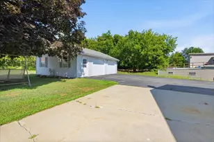 986 Sabattus St, Lewiston, ME 04240 - Photo 3