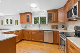 32 Pearl St, Camden, ME 04843 - Photo 9