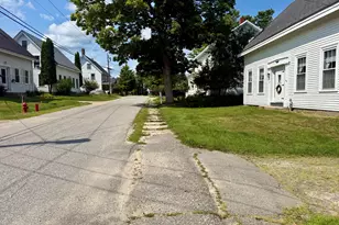 33 Center St, Machias, ME 04654 - Photo 3