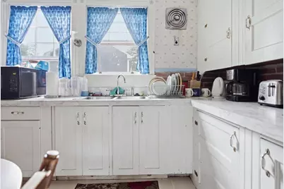 27 W Dartmouth Street, Auburn, ME 04210 - Photo 11