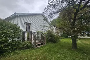 95 Pleasant St, Oxford, ME 04270 - Photo 23