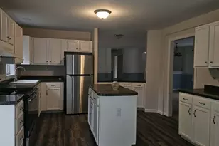 95 Pleasant St, Oxford, ME 04270 - Photo 3