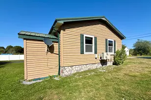 20 Willow St, Calais, ME 04619 - Photo 5