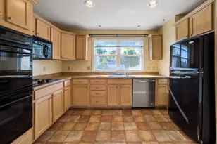 36 Pine St, Rockland, ME 04841 - Photo 5