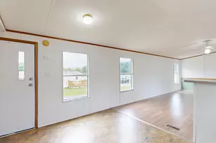 18 Purington Ave, Mechanic Falls, ME 04256 - Photo 11
