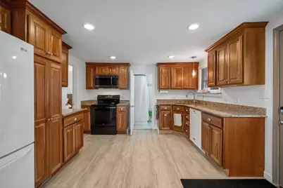 28 Boston Avenue, Lewiston, ME 04240 - Photo 9