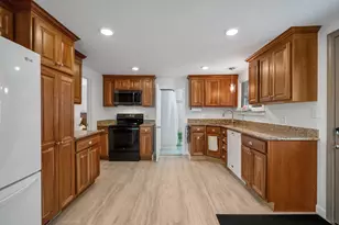 28 Boston Ave, Lewiston, ME 04240 - Photo 9