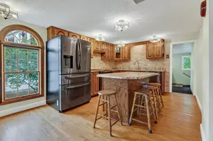 2 Roberts Ln, Cape Elizabeth, ME 04107 - Photo 3
