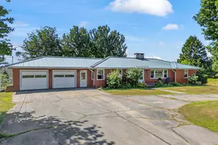 517 N Main St, Pittsfield, ME 04967 - Photo 1