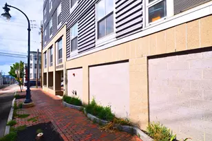21 Chestnut St, Portland, ME 04101 - Photo 9