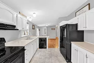 39 Cressy Ave, Glenburn, ME 04401 - Photo 5