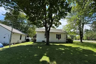 2 Broadway St, Baileyville, ME 04694 - Photo 9