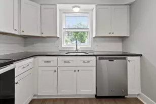 9 Cole St, South Portland, ME 04106 - Photo 9