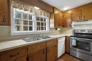 37 Longwood Dr, Portland, ME 04102 - Photo 5