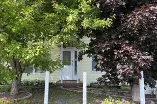 157 Pleasant Ave, Madawaska, ME 04756 - Photo 3