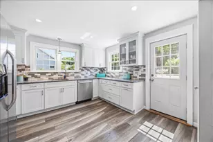 19 Grover Rd, Cape Elizabeth, ME 04107 - Photo 9