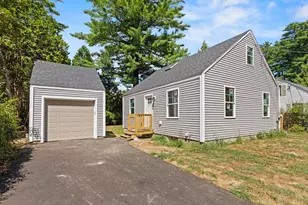 27 Chamberlain Ave, Brunswick, ME 04011 - Photo 1