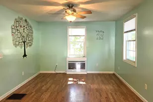 826 Somerset St, Rumford, ME 04276 - Photo 3