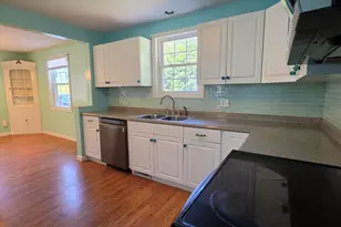 826 Somerset St, Rumford, ME 04276 - Photo 9