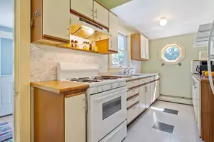 261 West St, Biddeford, ME 04005 - Photo 9