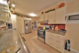 39 Bowdoin St, Houlton, ME 04730 - Photo 17