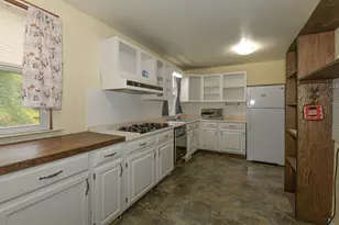 36 Spring St, Mechanic Falls, ME 04256 - Photo 5
