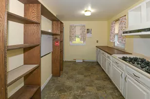 36 Spring St, Mechanic Falls, ME 04256 - Photo 9